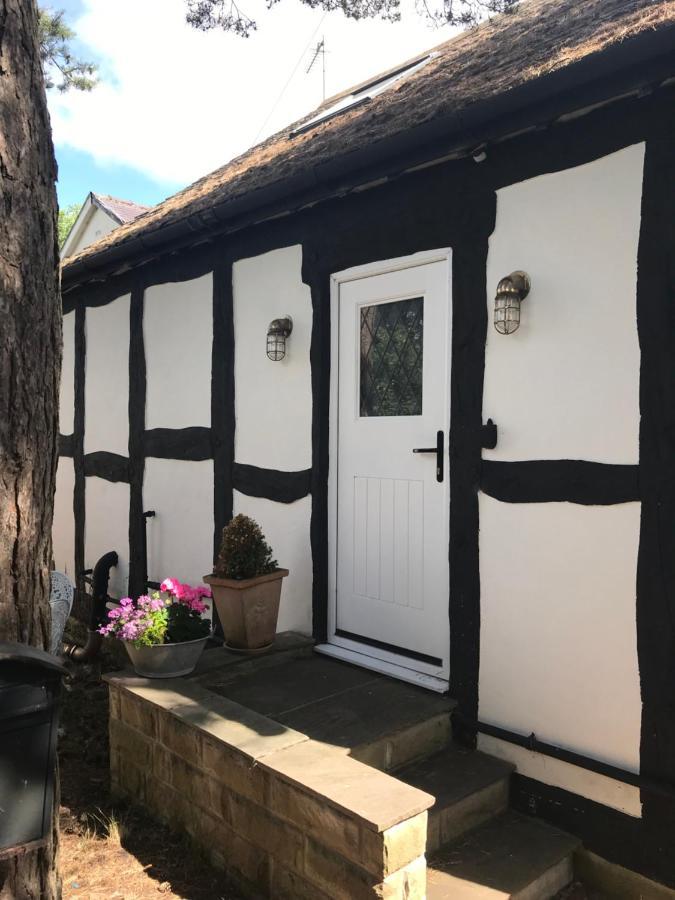 Round-Y-Corner Apartment Macclesfield Exterior photo